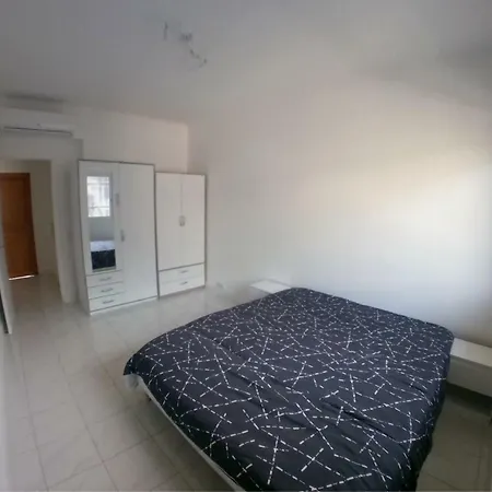 Les Dauphins Apartment