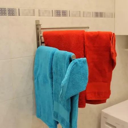Les Dauphins Apartment *