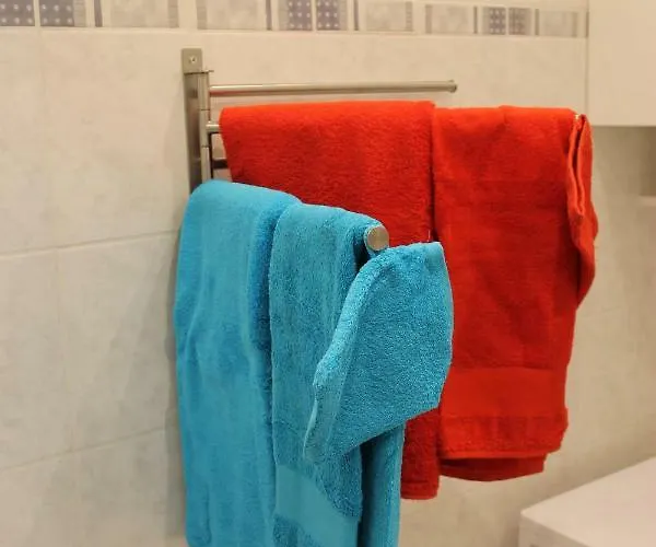 Les Dauphins Apartment *